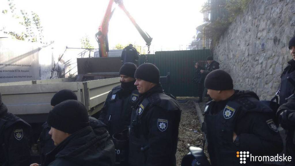 В центре Киева прогремели три взрыва: подробности