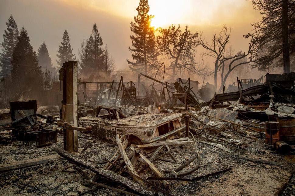 ''Ласкаво просимо до пекла!'' Каліфорнію спіткали масштабні пожежі: десятки тисяч людей втекли від вогню