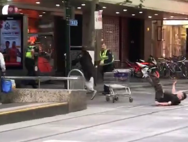В Мельбурне мужчина устроил кровавую резню