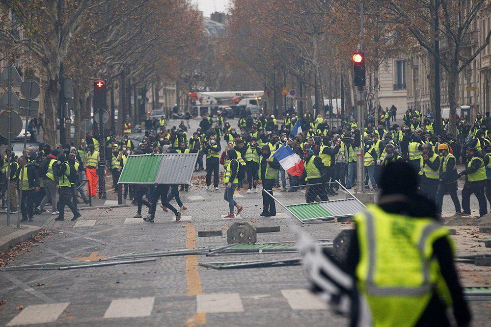 Топливный ''Майдан'' во Франции: в Париже ранили пропагандистов Кремля, сотни задержанных 