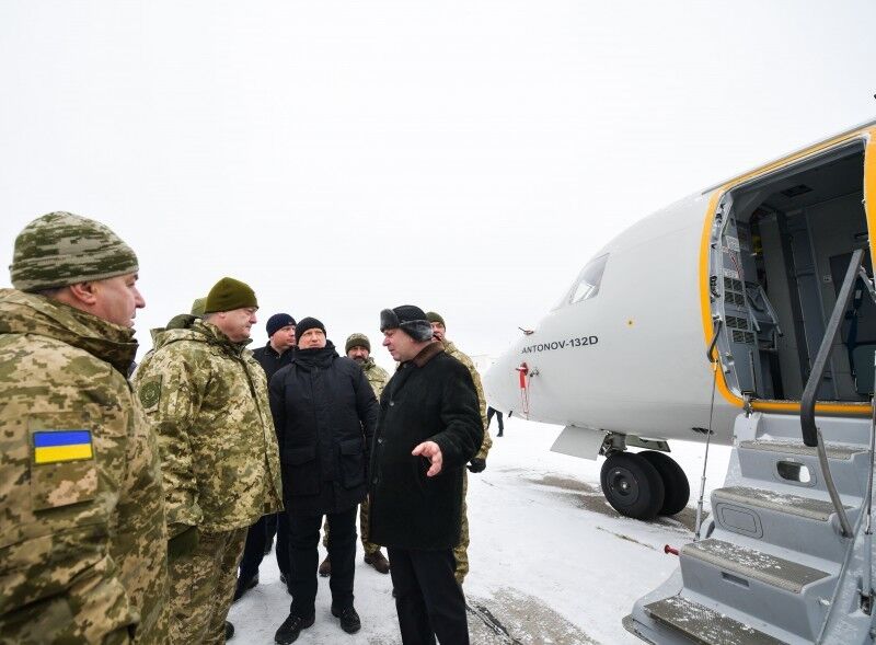 Путін стягує до кордонів України військових і техніку: Порошенко розкрив моторошні дані
