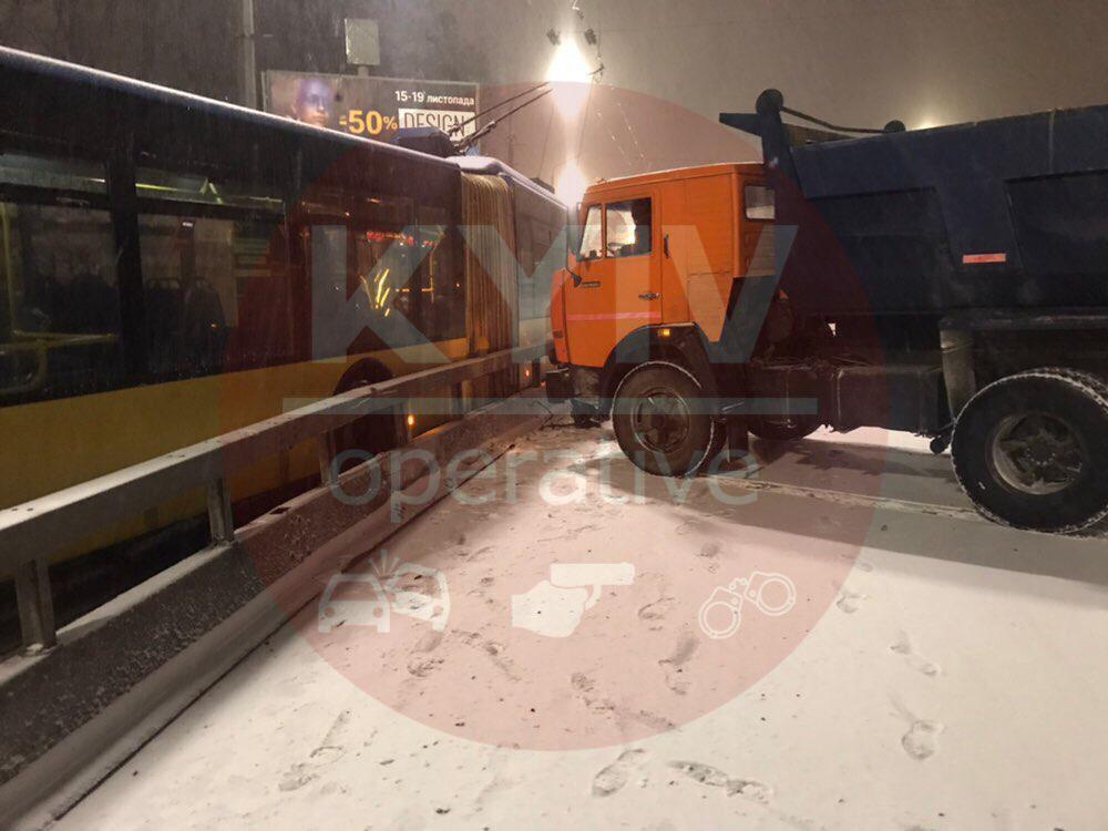 Украину накрыл снежный апокалипсис: все подробности, фото и видео