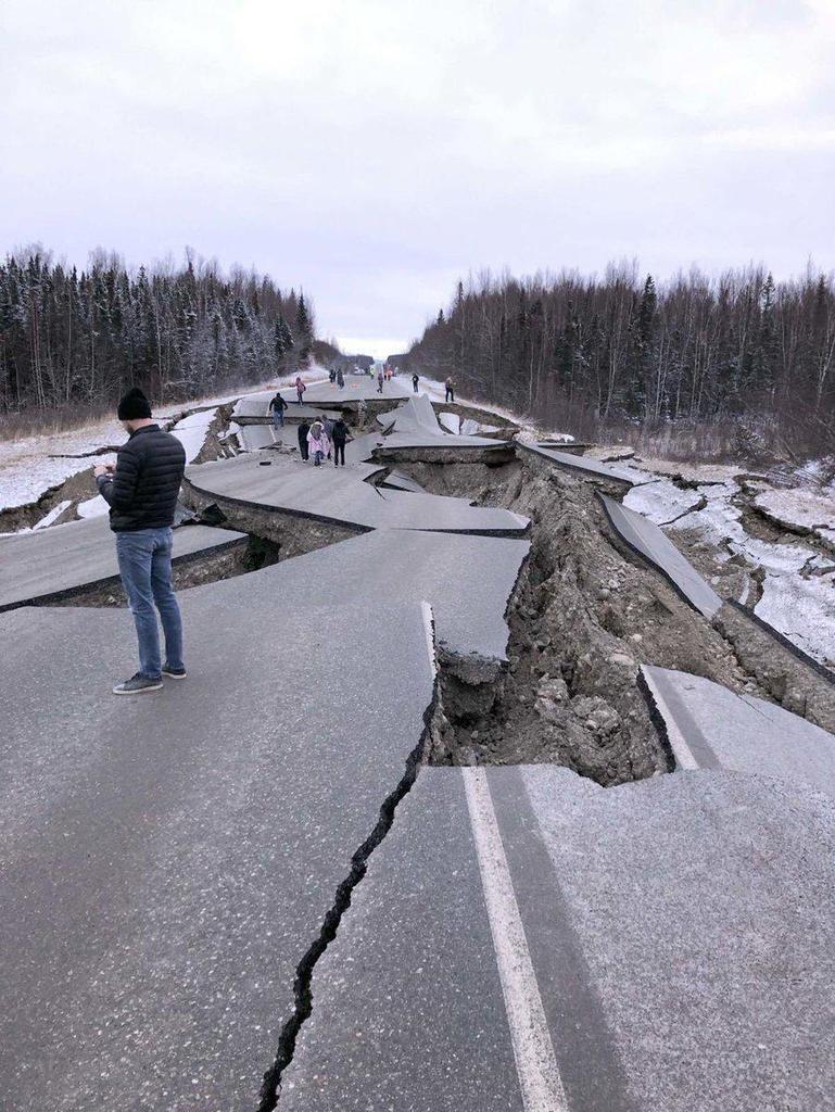 Аляска тріснула: з'явилися свіжі фото і відео після землетрусу в США