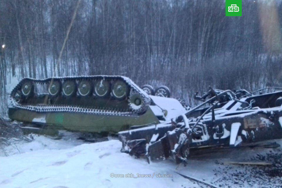  Ð Ð Ð¾ÑÑÐ¸Ð¸ Ð¾Ð¿ÑÐ¾ÐºÐ¸Ð½ÑÐ»ÑÑ Ð¿Ð¾ÐµÐ·Ð´ Ñ Ð²Ð¾ÐµÐ½Ð½Ð¾Ð¹ ÑÐµÑÐ½Ð¸ÐºÐ¾Ð¹: ÑÐ¾ÑÐ¾ Ñ Ð¼ÐµÑÑÐ° Ð§Ð