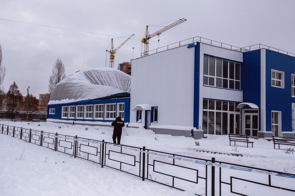 Во время тренировки: под Киевом обрушилась крыша школьного спортзала