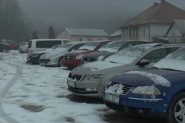 Украинцы массово бросают ''евробляхи'': как законно избавиться от авто