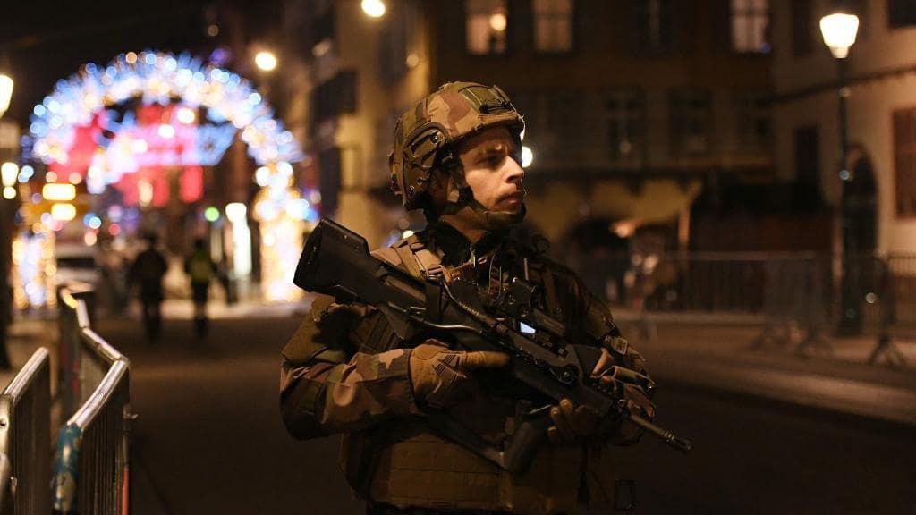 Теракт на рождественской ярмарке во Франции: три человека убиты, 11 ранены