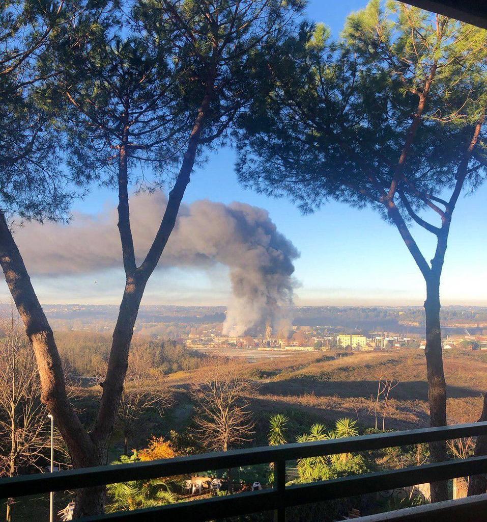 У Римі сталася масштабна пожежа: з'явилися фото і відео