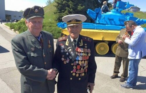 Ветеран Червоної армії з ветераном УПА