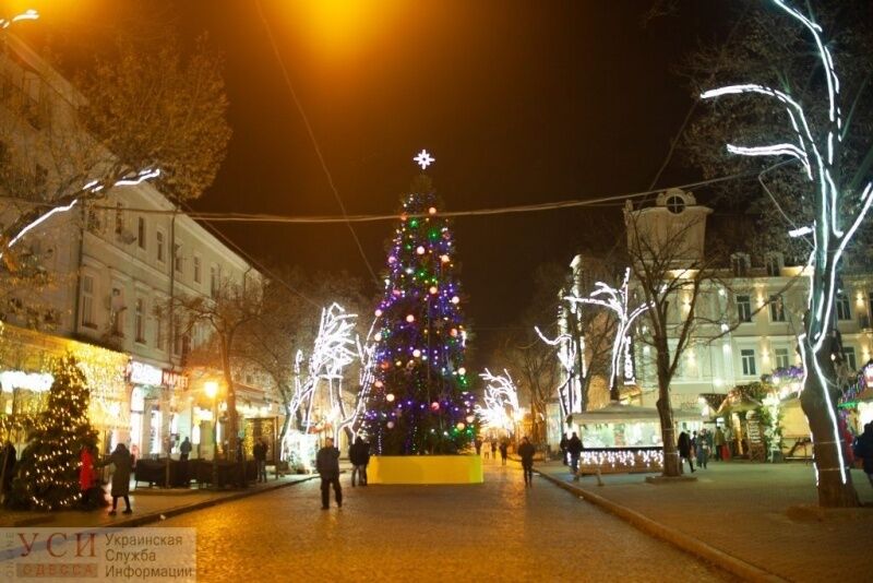 В Одесі запалили головну ялинку міста: яскраві фото