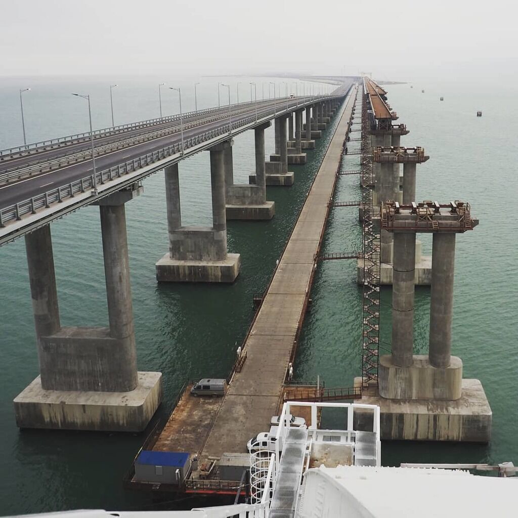 ''Частокіл із хвірткою'': у мережі показали знакові фото провального Кримського мосту