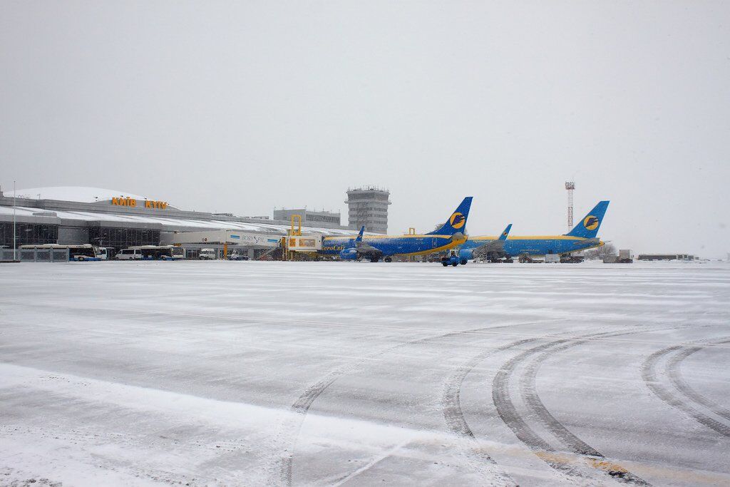 У Києві масово затримують авіарейси: що сталося