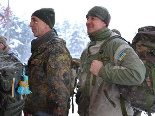 ''Ходим с оружием, БТРы заправлены'': что происходит в воинских частях Украины