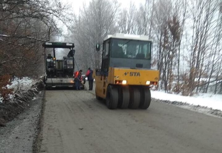 "Не получат денег": "Укравтодор" пригрозил подрядчикам, кладущим асфальт на снег