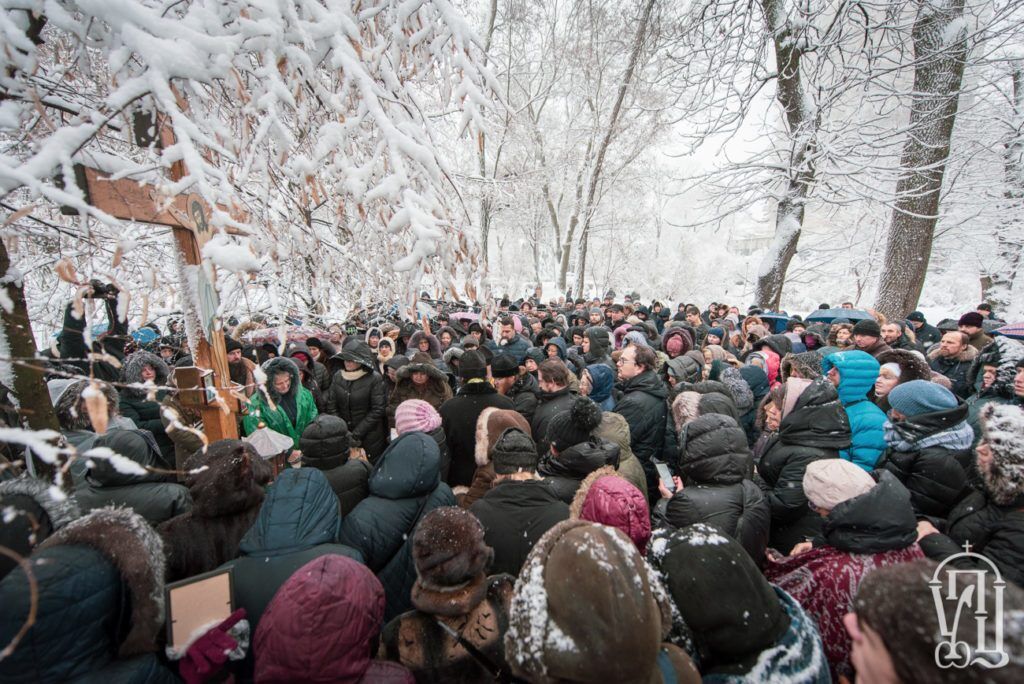 В Киеве сторонники УПЦ МП пришли под Раду: что происходит