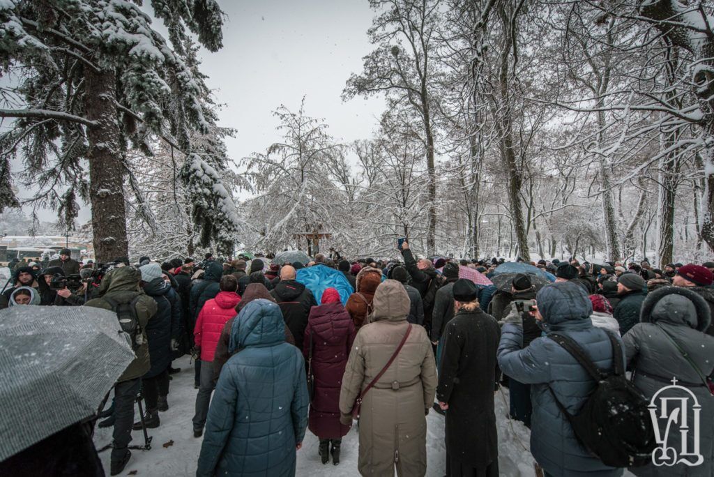 У Києві прихильники УПЦ МП прийшли під Раду: що відбувається