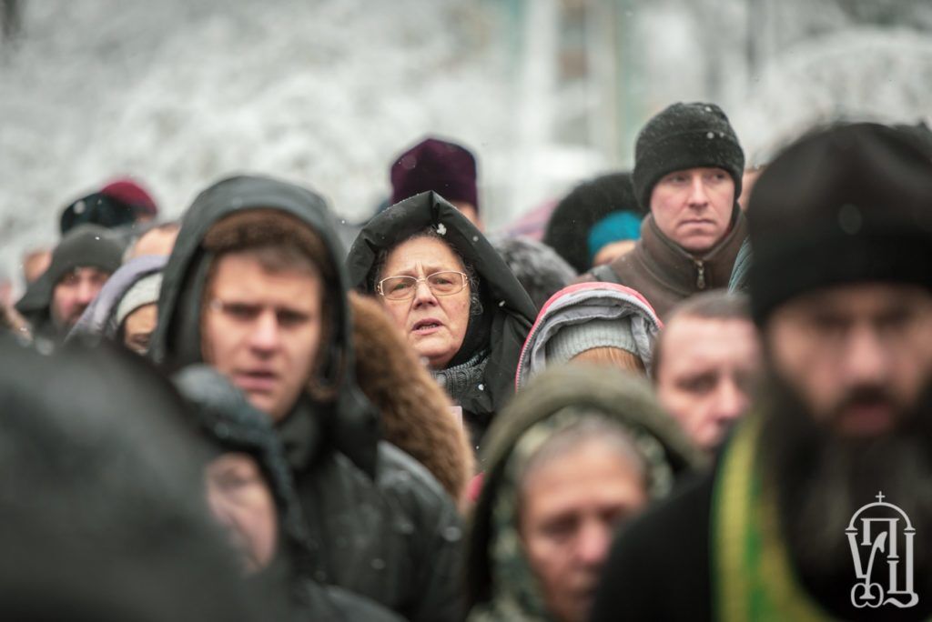 В Киеве сторонники УПЦ МП пришли под Раду: что происходит