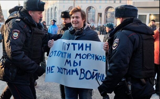 ''Путіне, відпусти моряків!'' У Москві провели мітинг на підтримку України