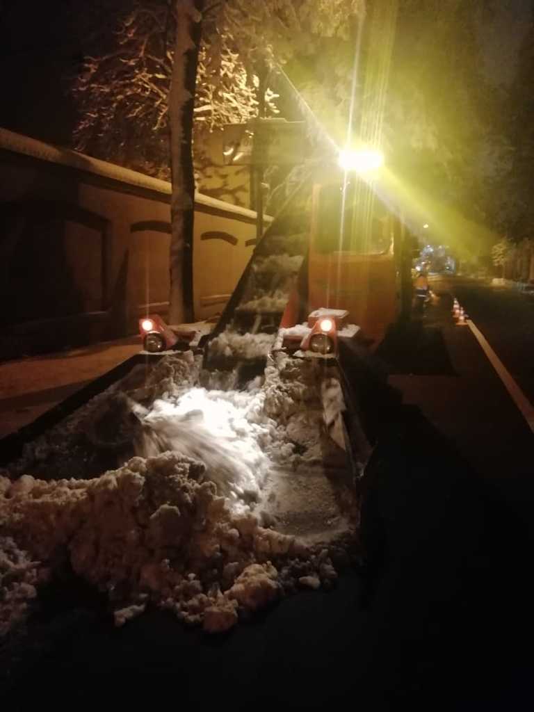 КМДА: Протягом доби зі столичних вулиць та доріг було вивезено 2388 тон снігу