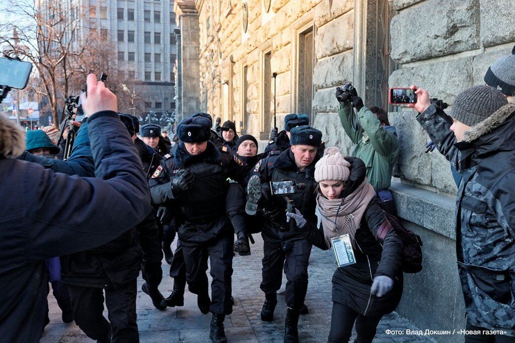 ''Путин, отпусти моряков!'' В Москве провели митинг в поддержку Украины, есть задержанные