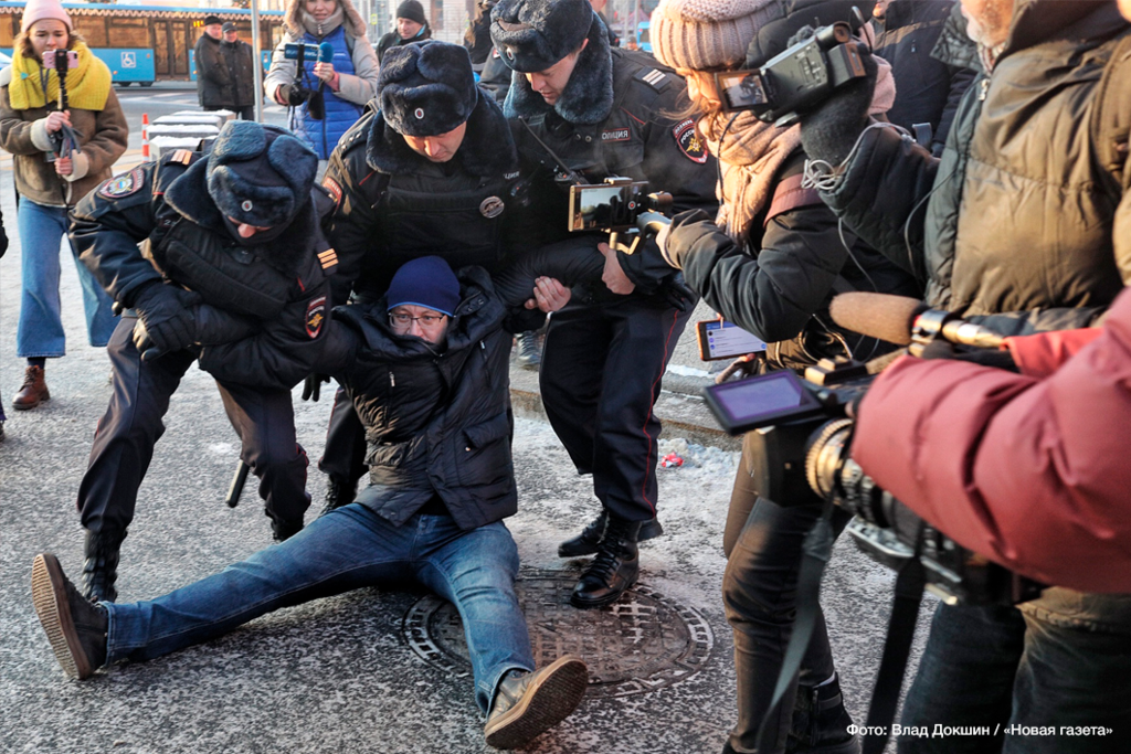 ''Путин, отпусти моряков!'' В Москве провели митинг в поддержку Украины, есть задержанные