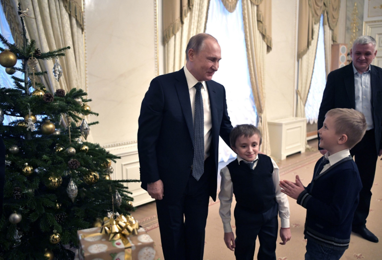 ''Головний Санта країни'': Путін розлютив росіян історією з ''кришталевим хлопчиком''