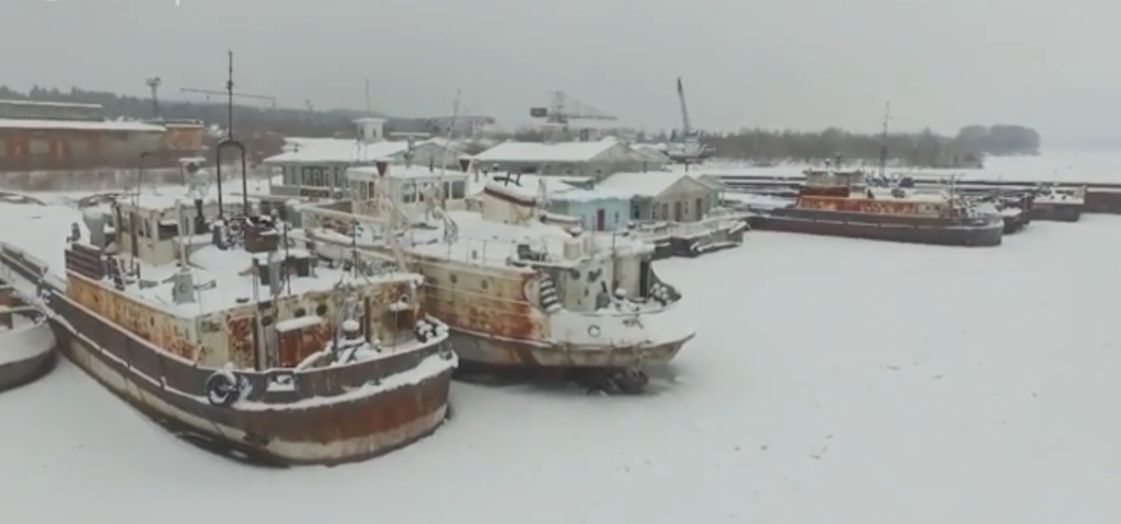 Уже не попливуть: з'явилося відео з найбільшим у Росії ''кладовищем'' кораблів