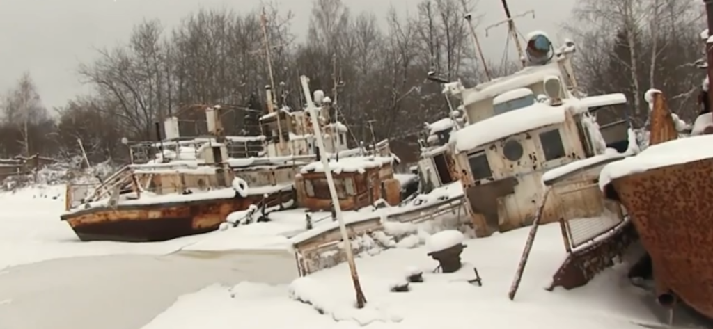 Уже не поплывут: появилось видео с самым большим в России ''кладбищем'' кораблей