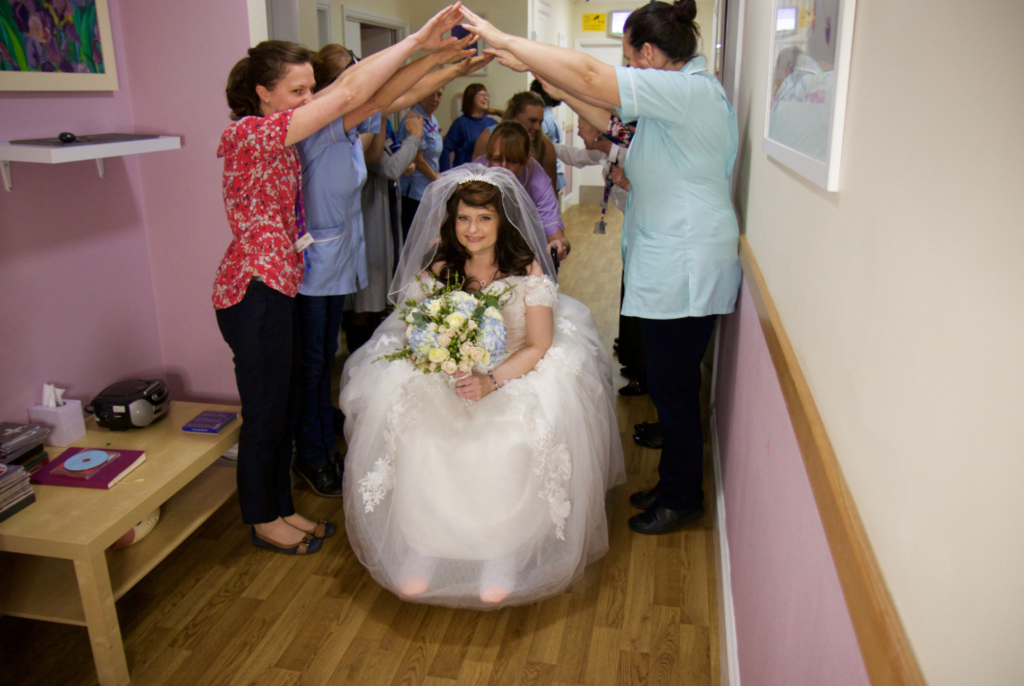 Умерла через несколько дней после свадьбы: история английской пары растрогала сеть