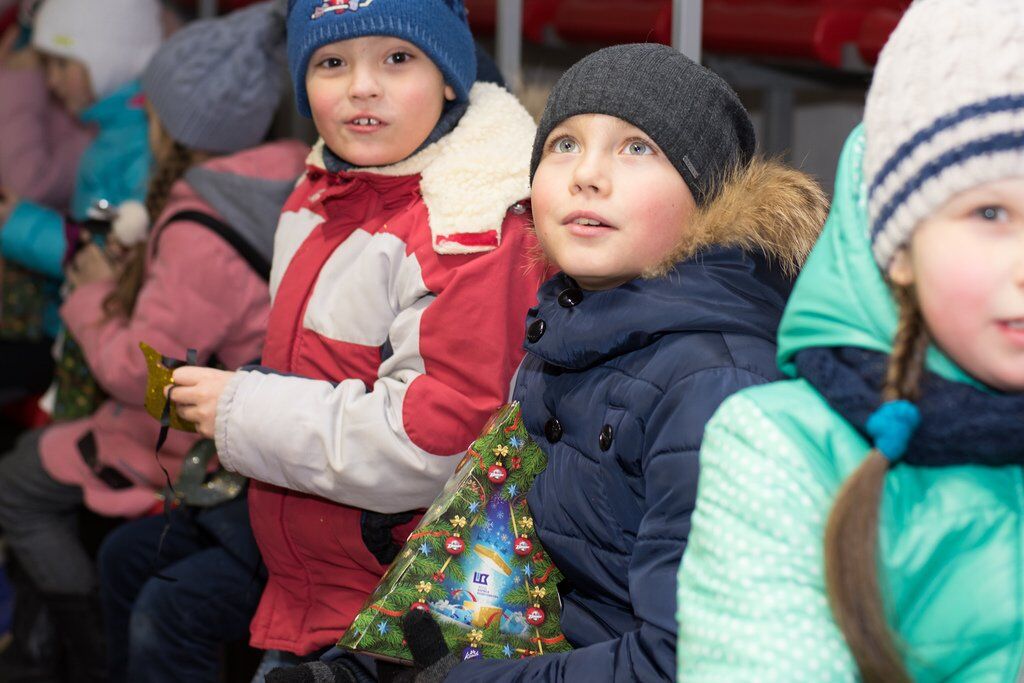 Діти Донбасу з подарунками