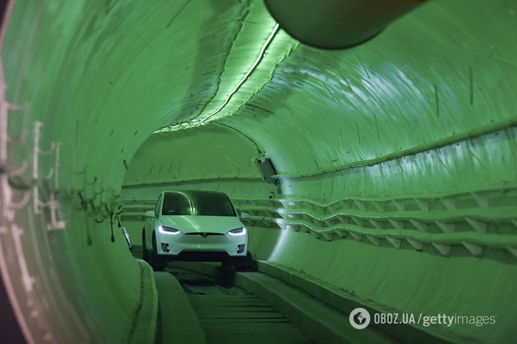 Маск запустил первый тоннель Hyperloop: удивительные фото и видео
