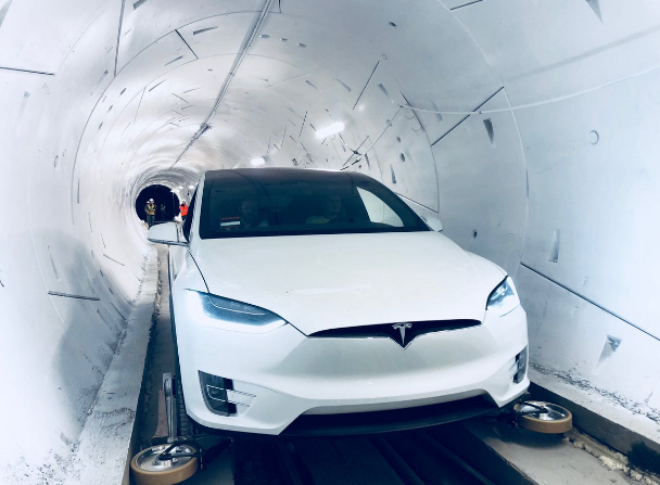Маск запустил первый тоннель Hyperloop: удивительные фото и видео