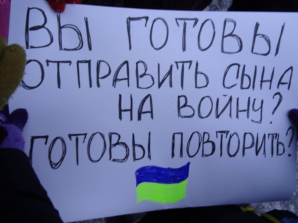 ''Путін — це війна!'' Росіяни провели нові пікети з прапорами України