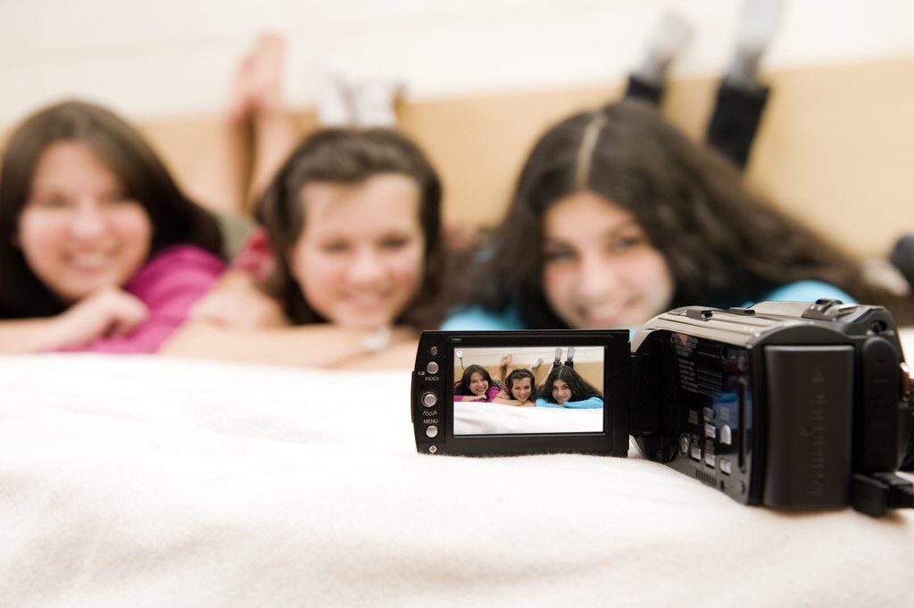 Подросток решил стать видеоблогером: плохо это или хорошо?