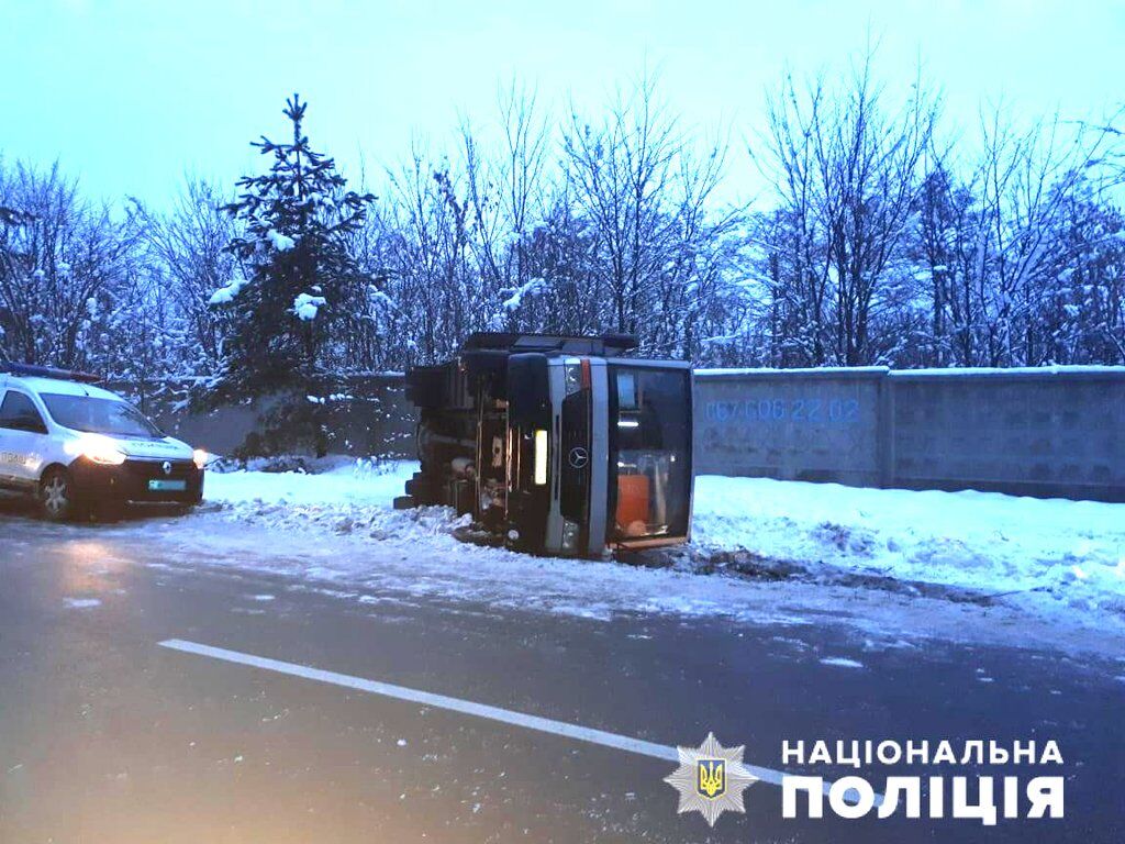 Люди вибиралися через люк: з'явилися деталі масштабної ДТП під Києвом