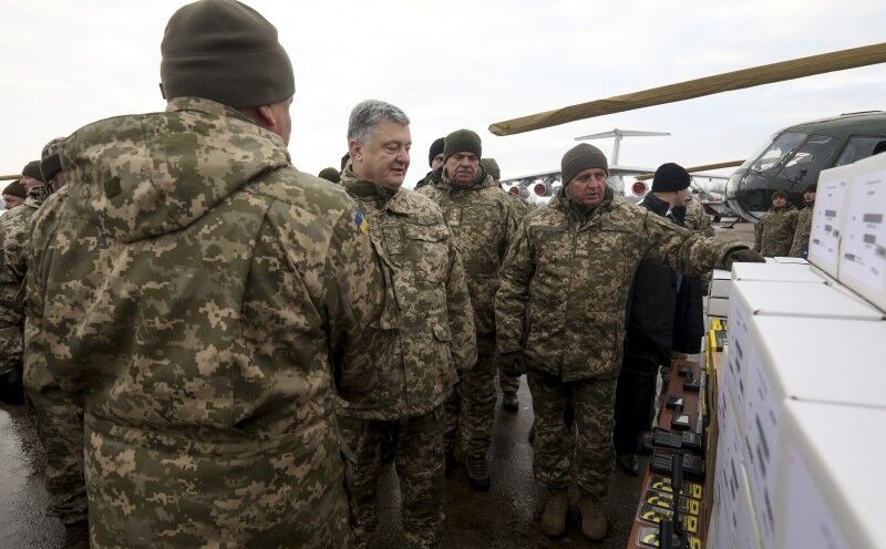 Петр Порошенко на церемонии передачи ВСУ вооружения