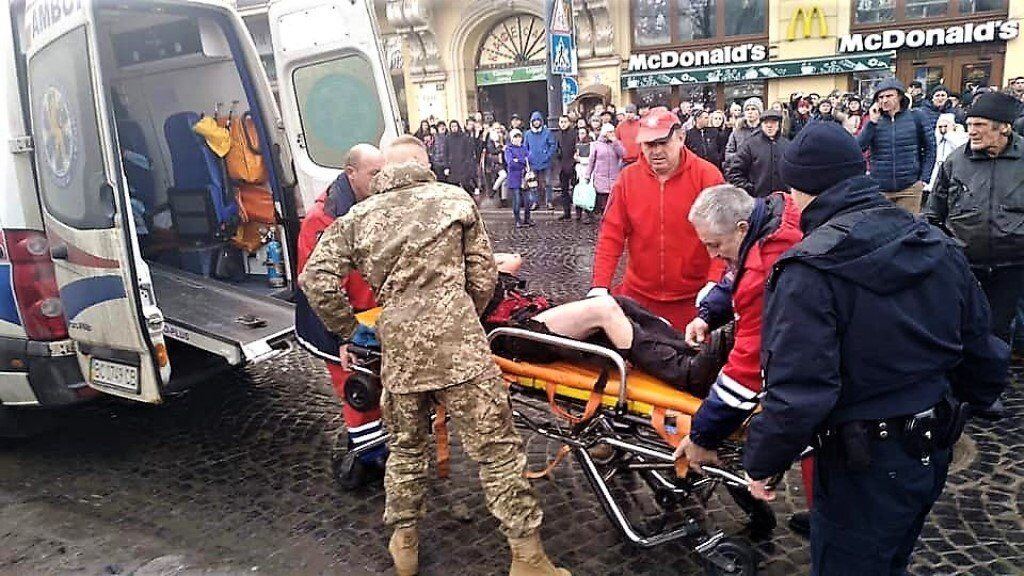 Герой! Український боєць кинувся рятувати поранених після вибуху у Львові