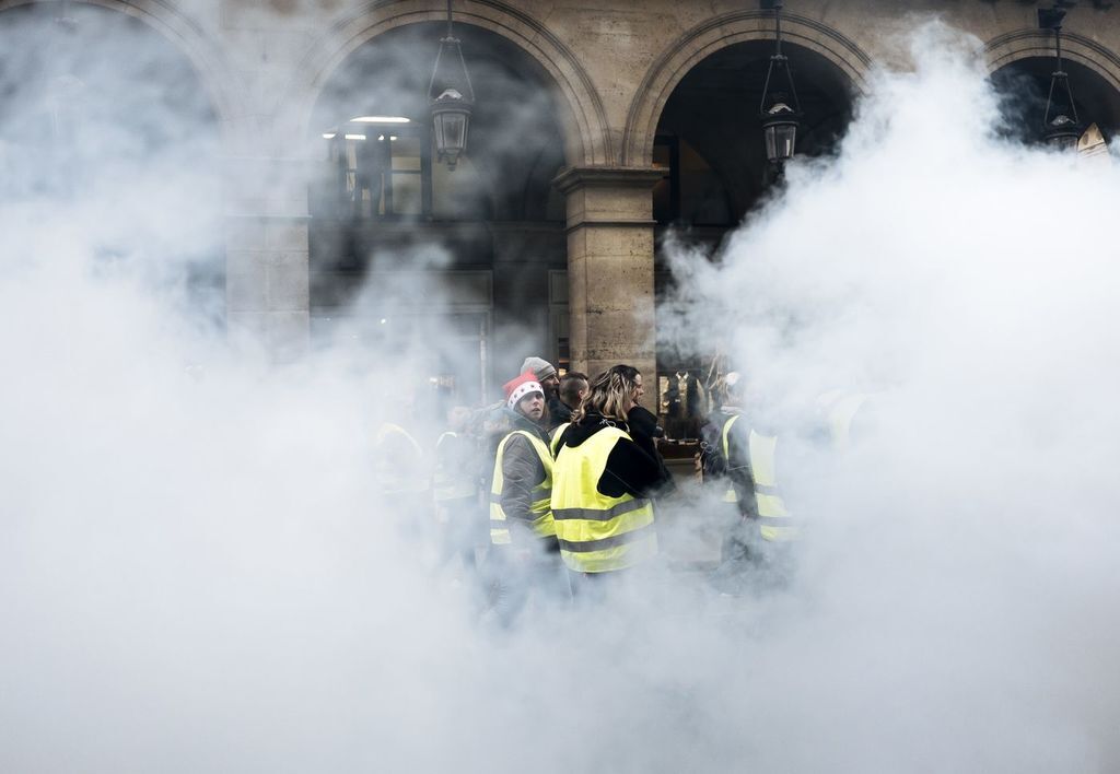 Во Франции вспыхнули новые протесты: опубликованы фото и видео