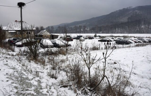 Село на границе Украины превратилось в свалку "евроблях": жители в панике