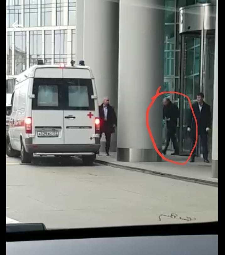 Прикинулся больным: сбежавшего в Россию олигарха засекли на хамской выходке dqxikeidqxiqqeant