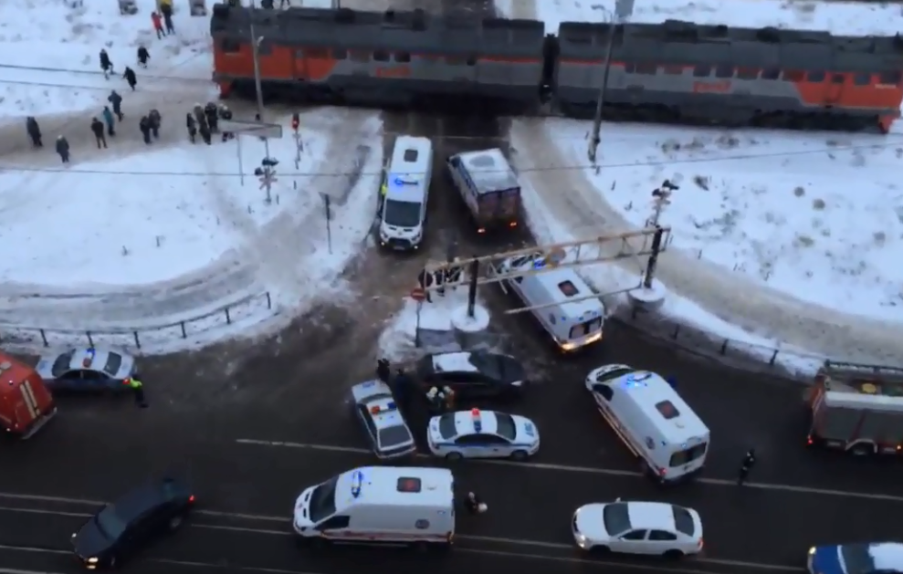 "Крики, плач и стоны": в Санкт-Петербурге поезд протаранил маршрутку с людьми