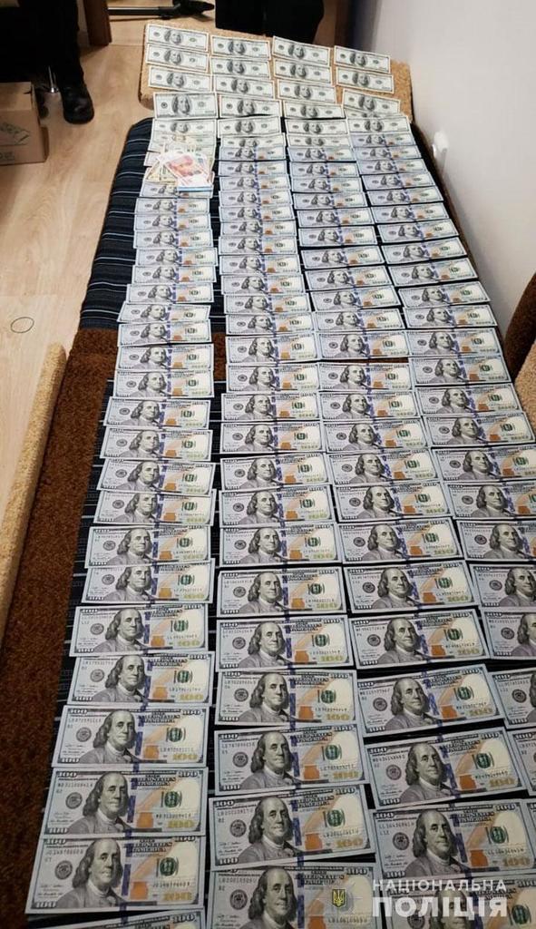 Сотни тысяч долларов и оружие: на Прикарпатье задержали чиновника за воровство сжиженного газа