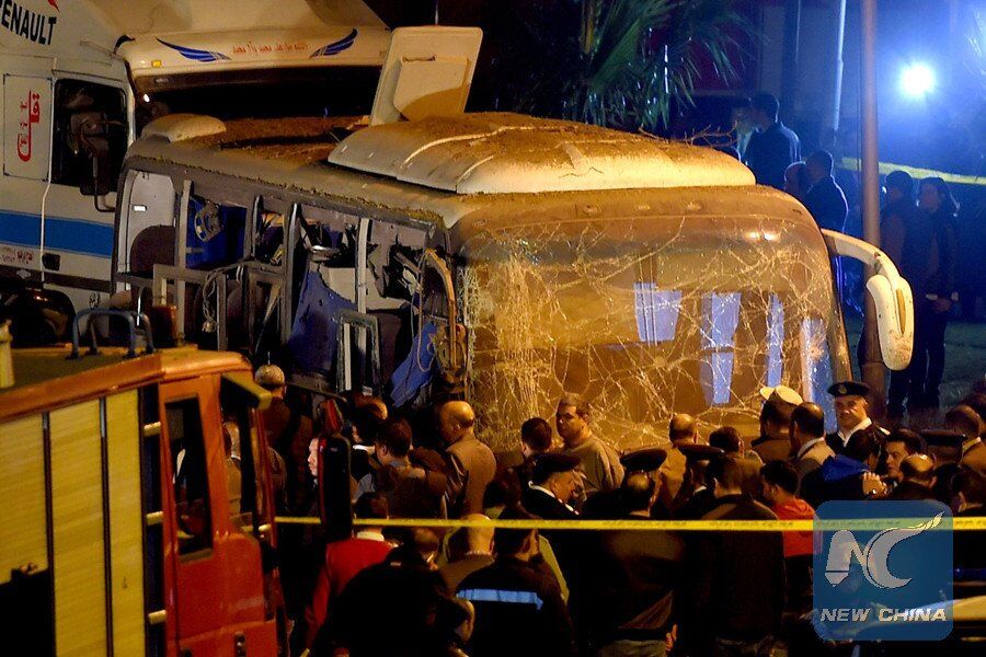 Возле пирамид Египта взорван автобус с туристами: 4 жертвы, 11 раненых