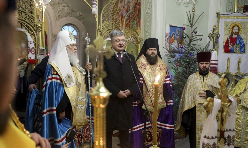 ''Никто не запрещает молиться за Россию'': Порошенко сделал заявление о МП в Украине