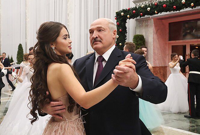 Лукашенко на новогоднем балу