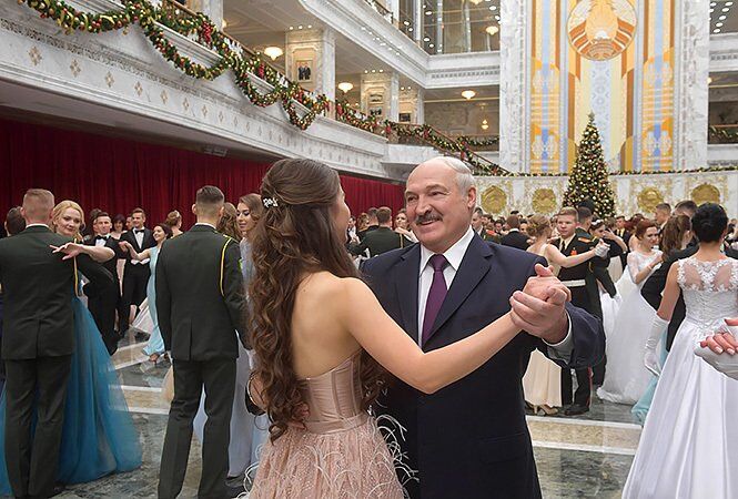 Лукашенко на новогоднем балу