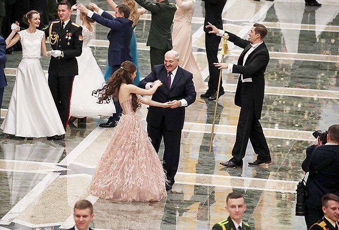 Лукашенко на новорічному балу