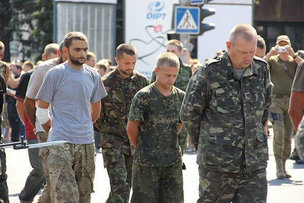 ''Парад пленных'' украинских военных в Донецке