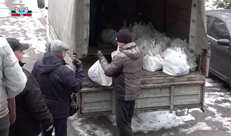 Зарплати видають продуктами, а з цінами — катастрофа: у ''ДНР'' розповіли про жахи життя під Росією