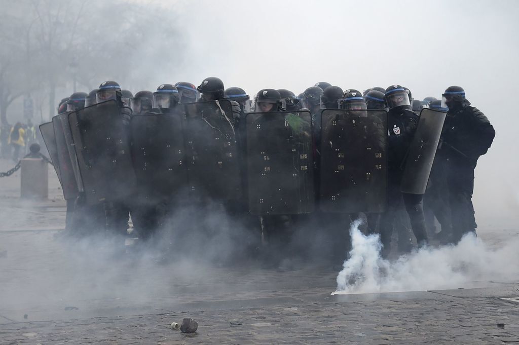 "Майдан жовтих жилетів": у Парижі 133 поранених, понад 400 затриманих. Фоторепортаж